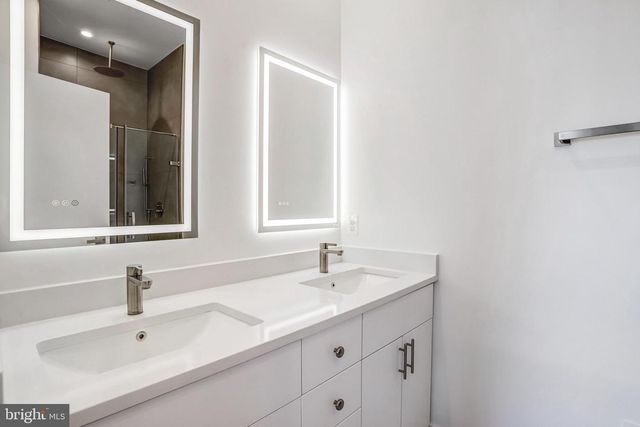 5219 F ST SE, Washington, DC 20019