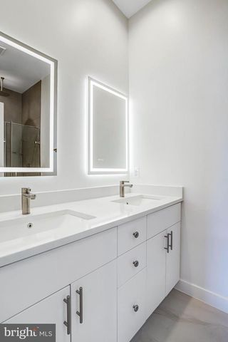5219 F ST SE, Washington, DC 20019