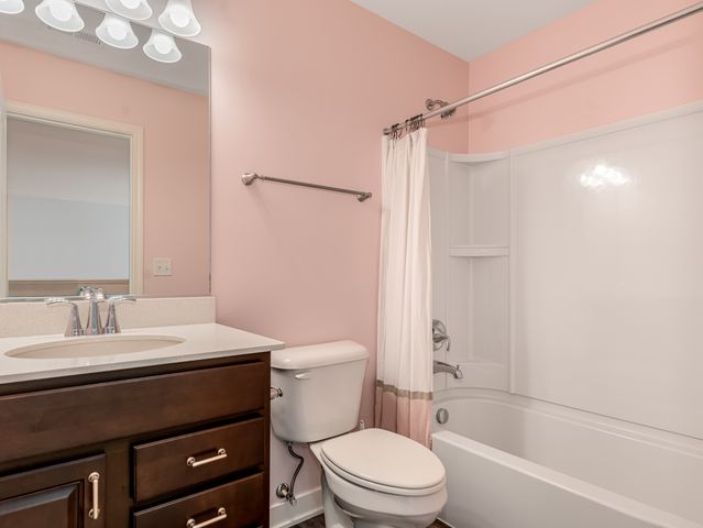 1676 Carlstedt Drive, Batavia, IL 60510