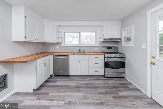 698 MAIN ST, Mantua, NJ 08051