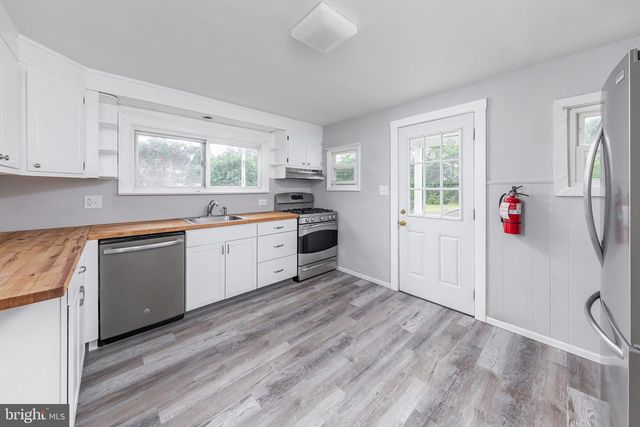 698 MAIN ST, Mantua, NJ 08051
