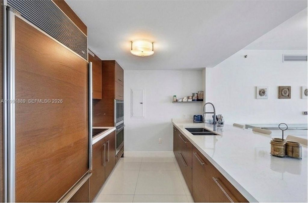 Image 2 of property listing at 465 Brickell Ave 3905, Miami, FL 33131
