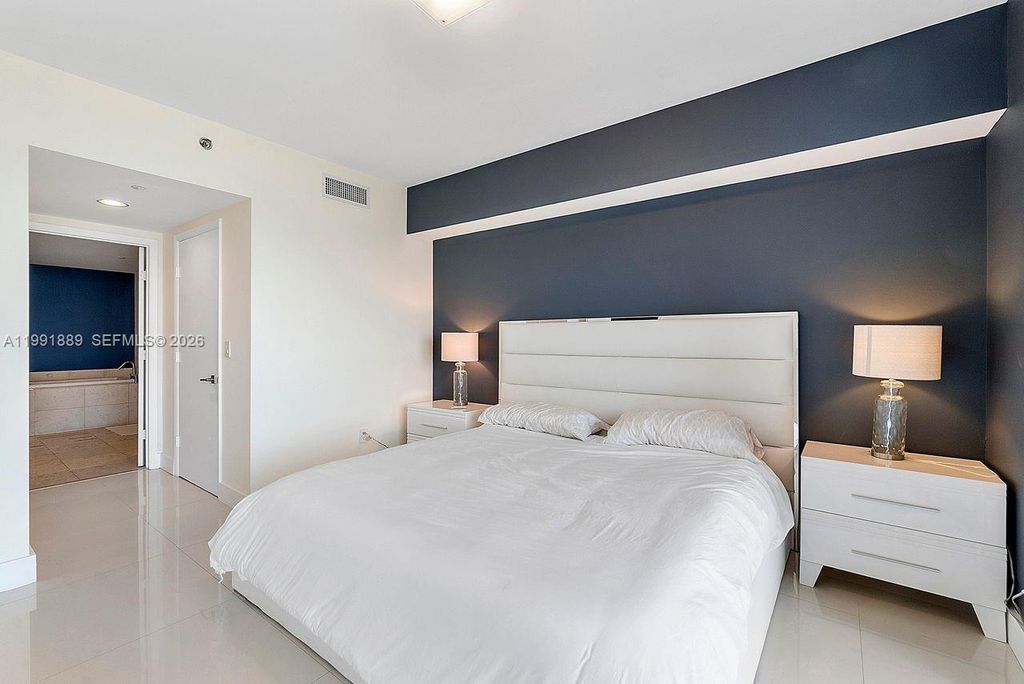 Image 6 of property listing at 465 Brickell Ave 3905, Miami, FL 33131