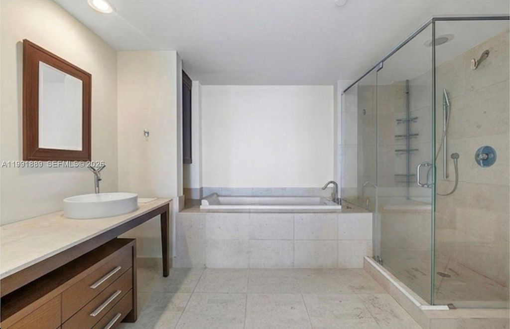 Image 7 of property listing at 465 Brickell Ave 3905, Miami, FL 33131