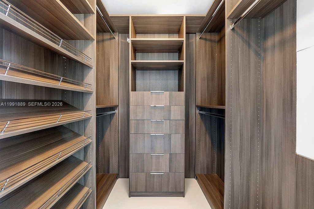 Image 8 of property listing at 465 Brickell Ave 3905, Miami, FL 33131