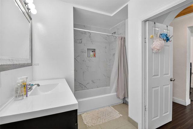 1680 NW 22nd Ct, Miami, FL 33125