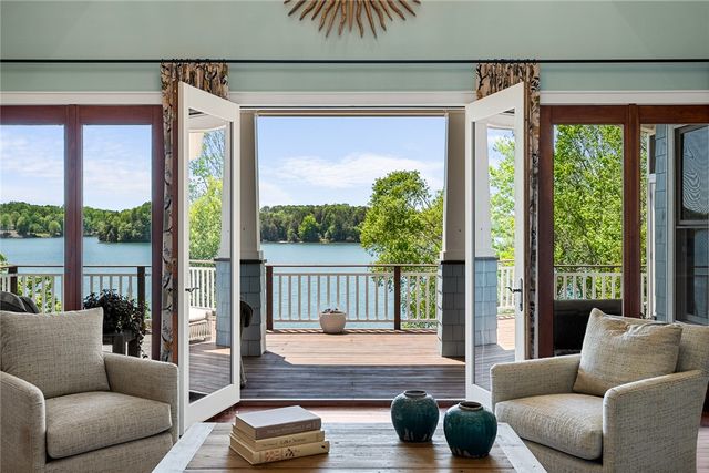 302 Bay Hill Drive, West Union, SC 29696