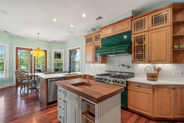 302 Bay Hill Drive, West Union, SC 29696