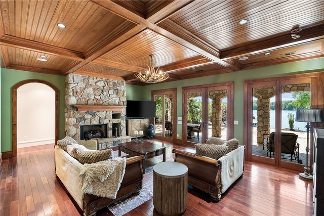 302 Bay Hill Drive, West Union, SC 29696