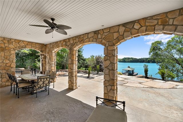 302 Bay Hill Drive, West Union, SC 29696