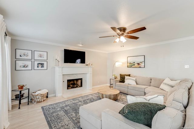 11 Aubrey Ct, San Antonio, TX 78216