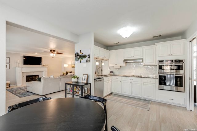 11 Aubrey Ct, San Antonio, TX 78216