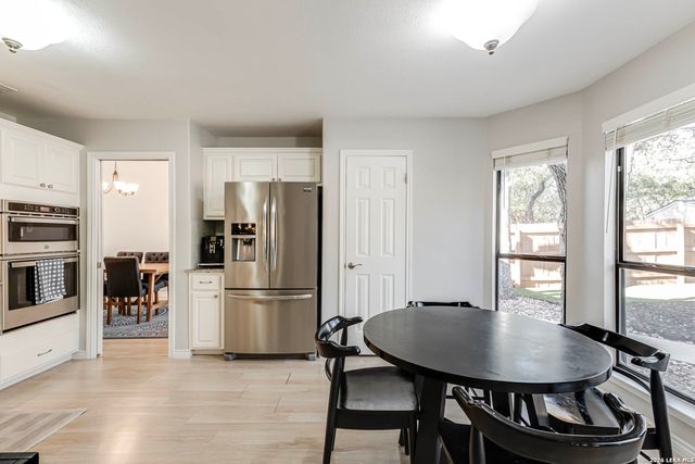 11 Aubrey Ct, San Antonio, TX 78216