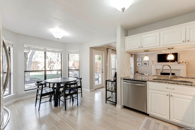 11 Aubrey Ct, San Antonio, TX 78216