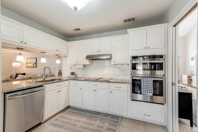 11 Aubrey Ct, San Antonio, TX 78216