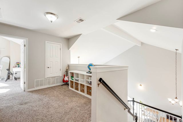 11 Aubrey Ct, San Antonio, TX 78216