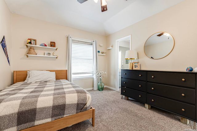 11 Aubrey Ct, San Antonio, TX 78216