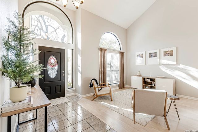 11 Aubrey Ct, San Antonio, TX 78216