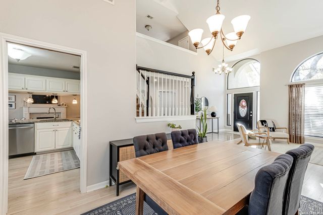 11 Aubrey Ct, San Antonio, TX 78216