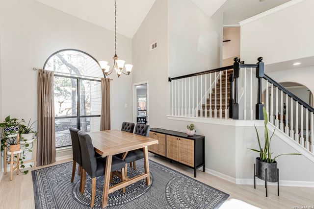 11 Aubrey Ct, San Antonio, TX 78216