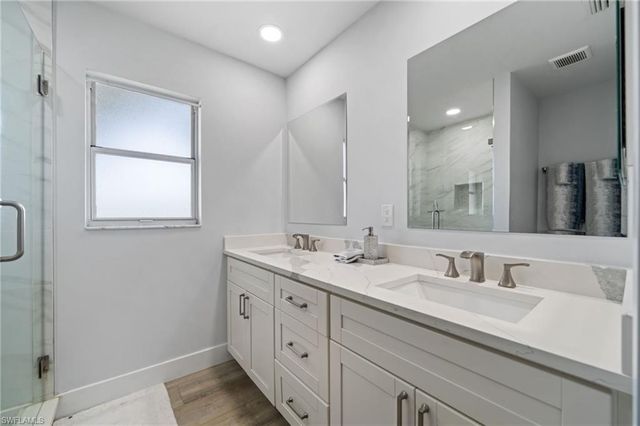 822 Gulf Pavilion DR 201, Naples, FL 34108