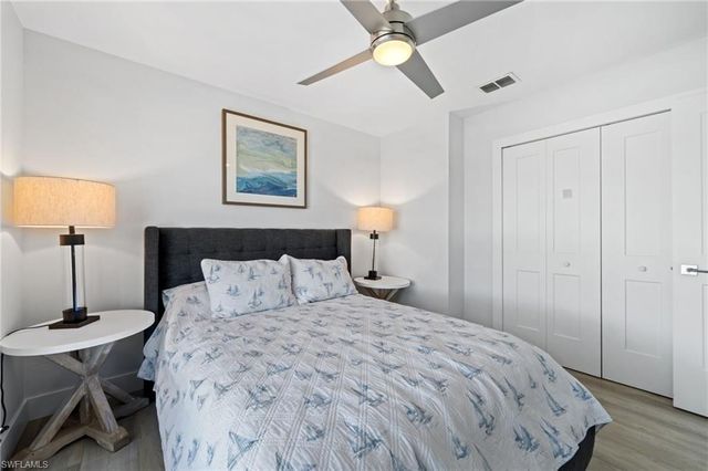 822 Gulf Pavilion DR 201, Naples, FL 34108