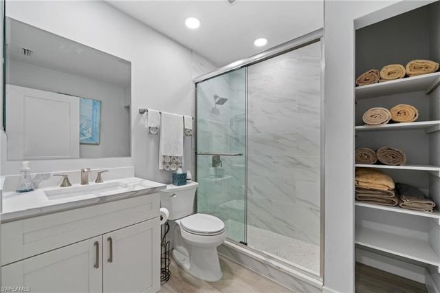 822 Gulf Pavilion DR 201, Naples, FL 34108