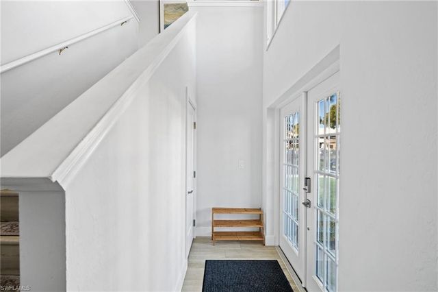 822 Gulf Pavilion DR 201, Naples, FL 34108