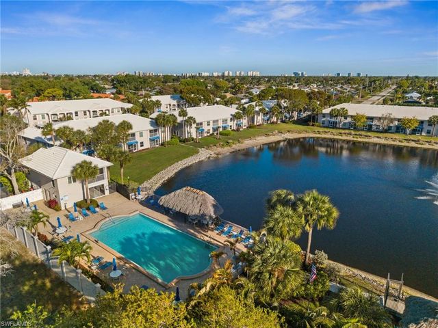 822 Gulf Pavilion DR 201, Naples, FL 34108