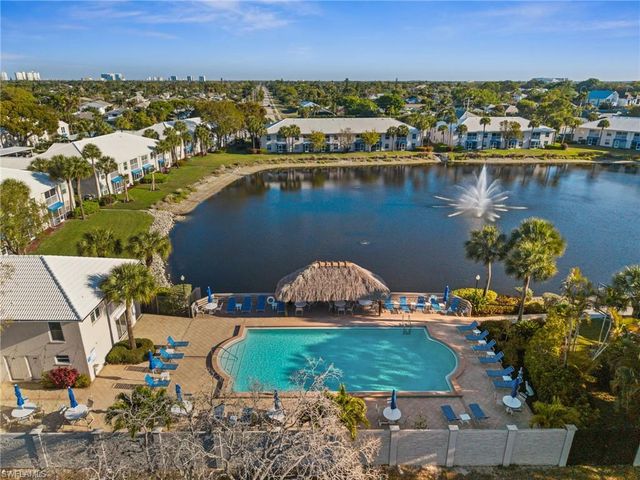 822 Gulf Pavilion DR 201, Naples, FL 34108