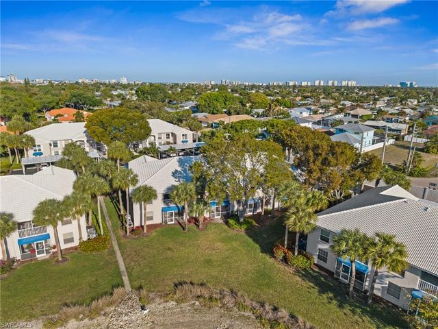 822 Gulf Pavilion DR 201, Naples, FL 34108