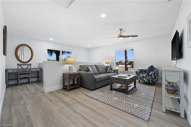 822 Gulf Pavilion DR 201, Naples, FL 34108