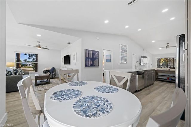 822 Gulf Pavilion DR 201, Naples, FL 34108