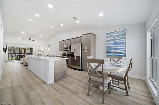 822 Gulf Pavilion DR 201, Naples, FL 34108