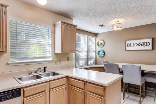 2811 Monthaven Drive, Arlington, TX 76001