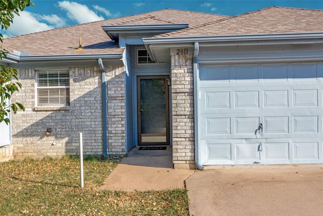 2811 Monthaven Drive, Arlington, TX 76001