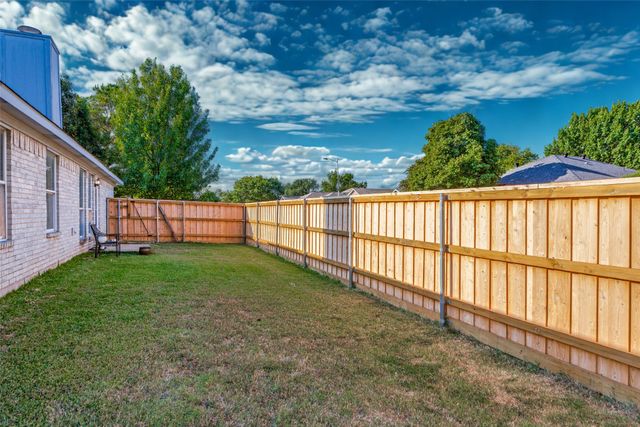 2811 Monthaven Drive, Arlington, TX 76001