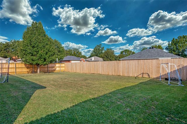 2811 Monthaven Drive, Arlington, TX 76001