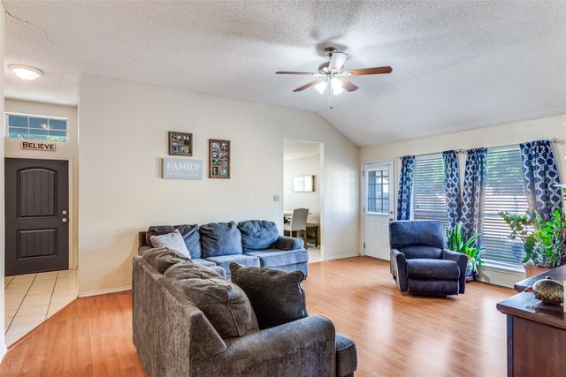 2811 Monthaven Drive, Arlington, TX 76001