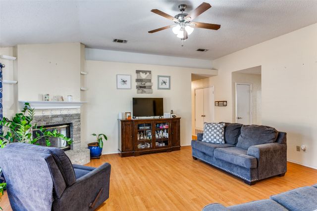 2811 Monthaven Drive, Arlington, TX 76001