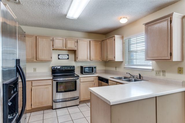 2811 Monthaven Drive, Arlington, TX 76001