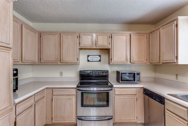 2811 Monthaven Drive, Arlington, TX 76001