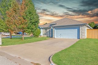 2811 Monthaven Drive, Arlington, TX 76001