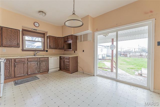212 N Adams Street, Festus, MO 63028