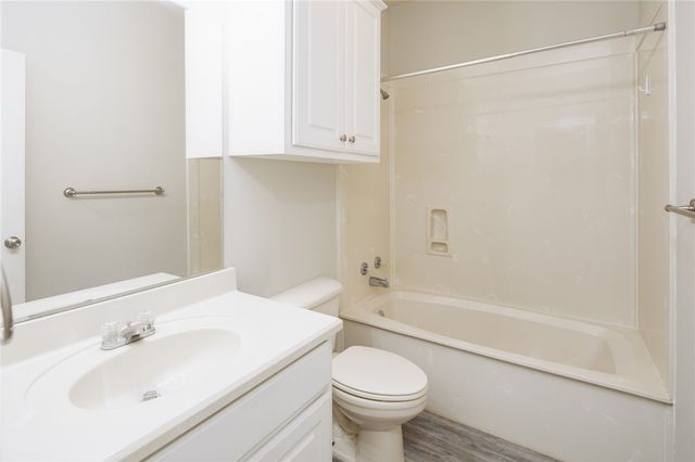 1702 Deacon Drive 101, College Station, TX 77845