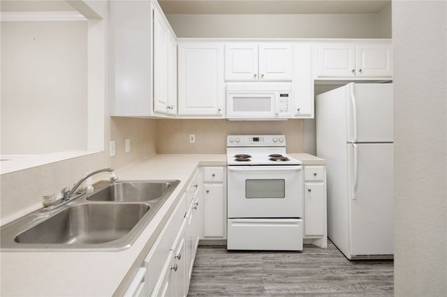 1702 Deacon Drive 101, College Station, TX 77845