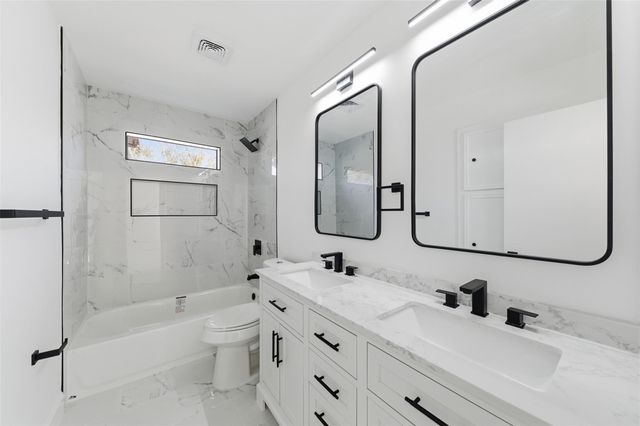 303 E Fair Harbor Lane, Houston, TX 77079