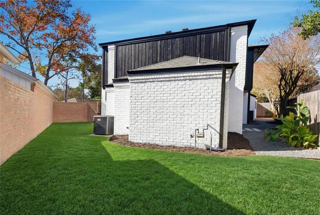 303 E Fair Harbor Lane, Houston, TX 77079