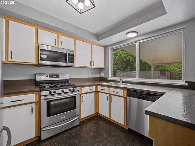 19914 Ne Holladay St, Portland, OR 97230