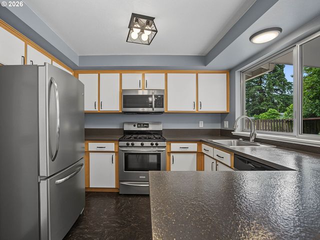 19914 Ne Holladay St, Portland, OR 97230